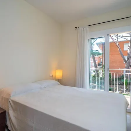 Sleeps 3 With Pool