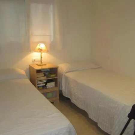 Sleeps 3 With Pool Appartement